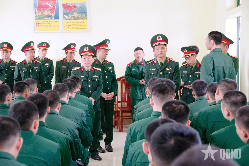 Chú trọng giáo dục chính trị tư tưởng để chiến sĩ mới yên tâm công tác